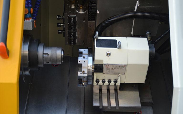 高精度數(shù)控車床